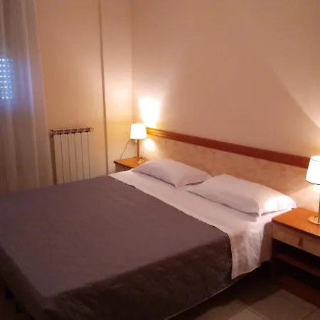 מלון Rose&crown 3*