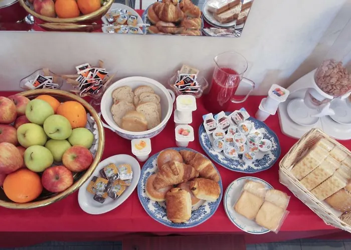 מלון Rose&crown קורג'ו