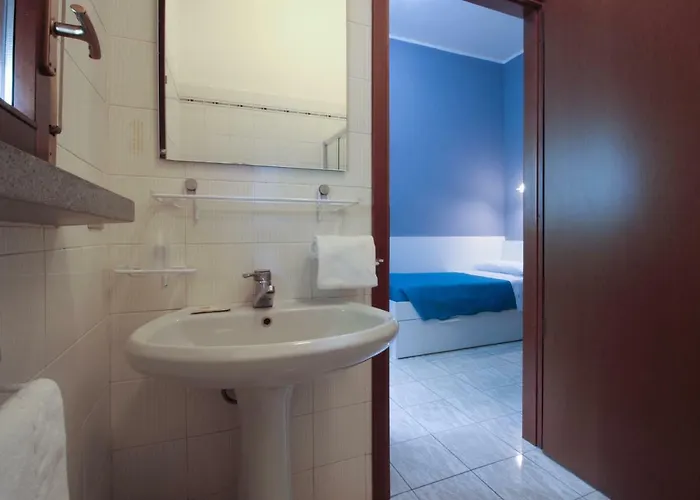 Rose&crown מלון קורג'ו