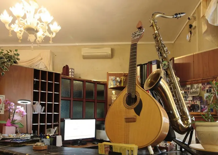 Rose&crown מלון קורג'ו