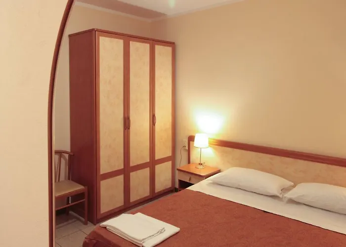 Rose&crown 3* קורג'ו