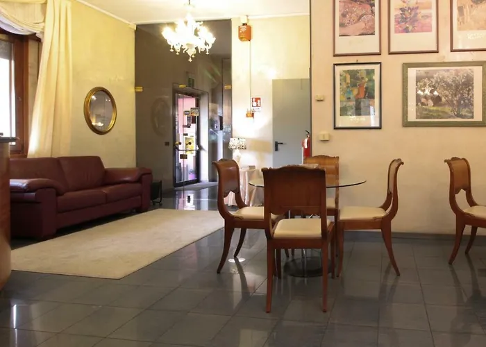 Rose&crown 3* קורג'ו