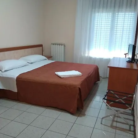 Rose&crown Hotel 3*