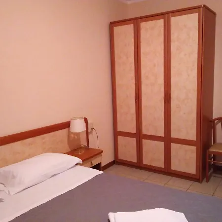 ホテル Rose&crown コッレッジョ