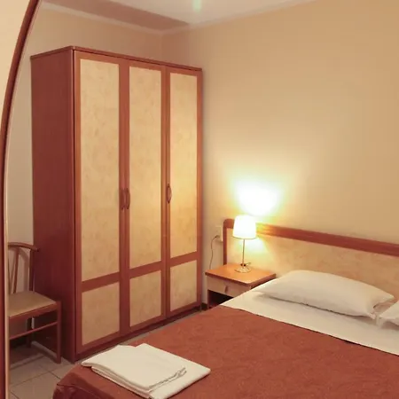 Rose&crown 3* Correggio